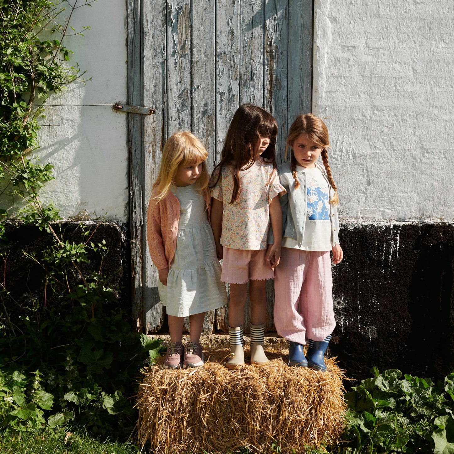 Pige med Wheat Ally t-shirt bright flowers