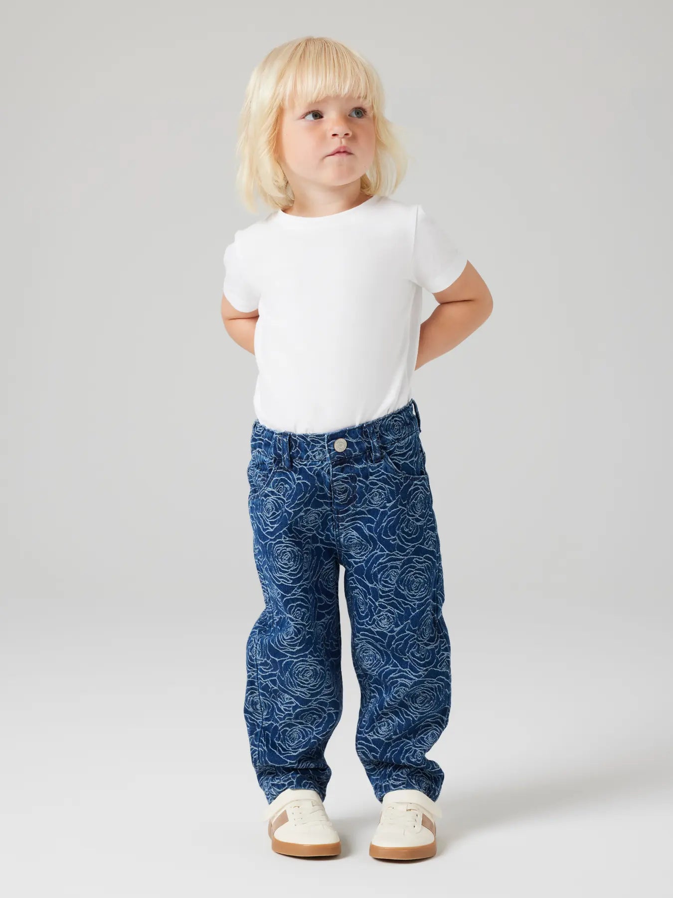 Pige med Name It Bella mom jeans dark blue denim