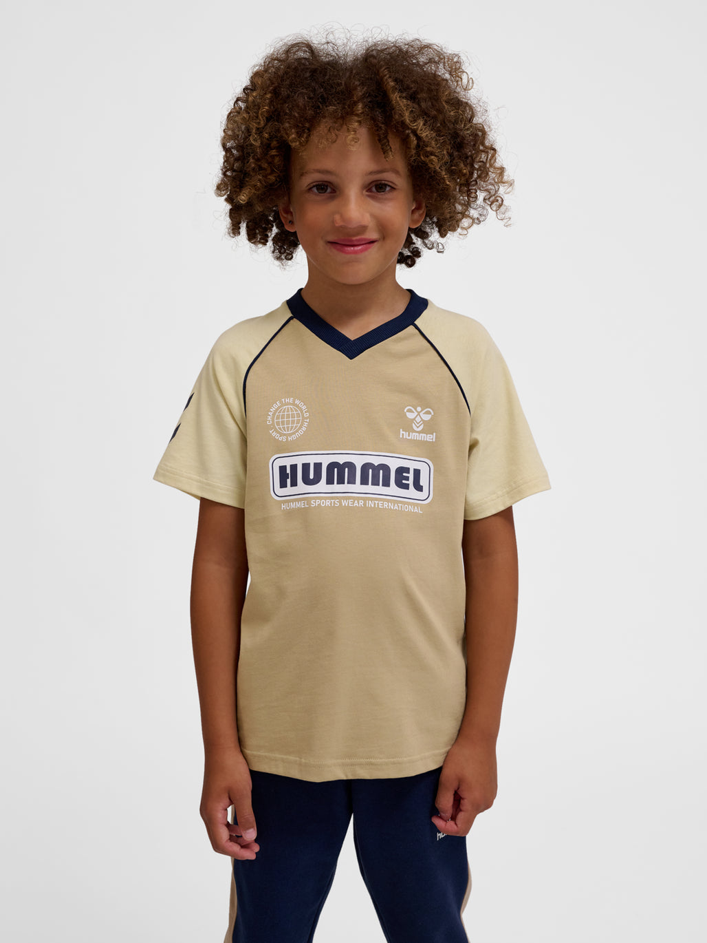Dreng med Hummel Rolf t-shirt cornstalk
