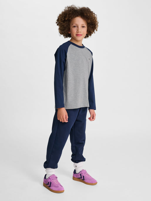 Dreng med Hummel JR Raglan loose t-shirt L/S bee dress blues