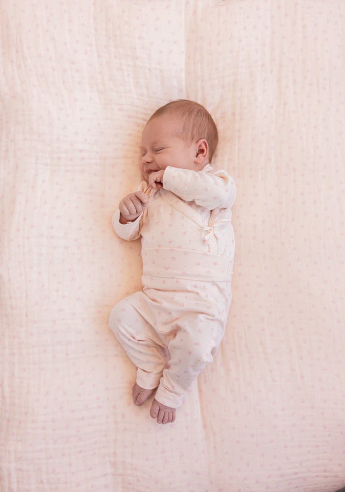 Baby pige med MarMar Belita body dahlia
