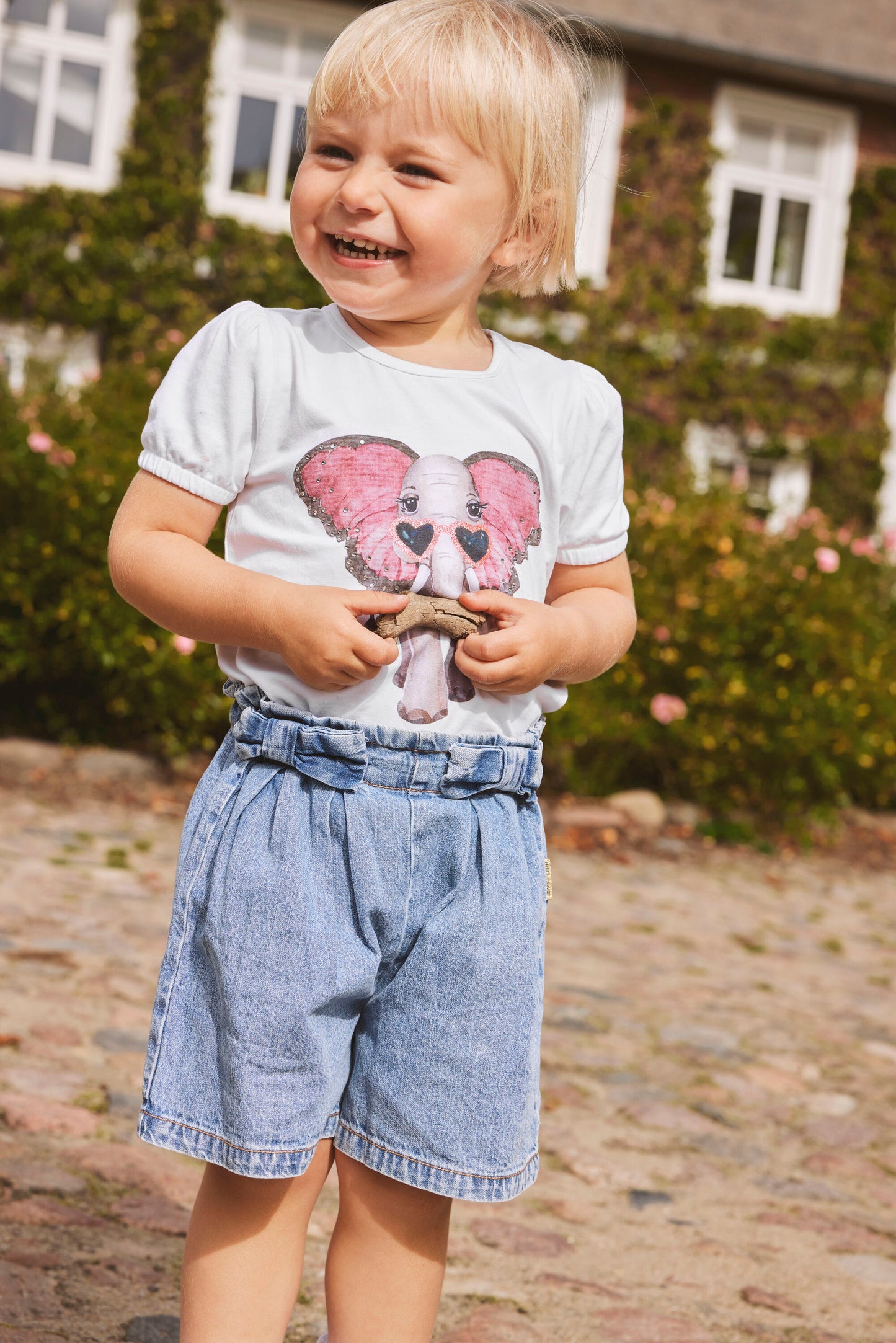 Pige med Hust & Claire Herla shorts washed denim