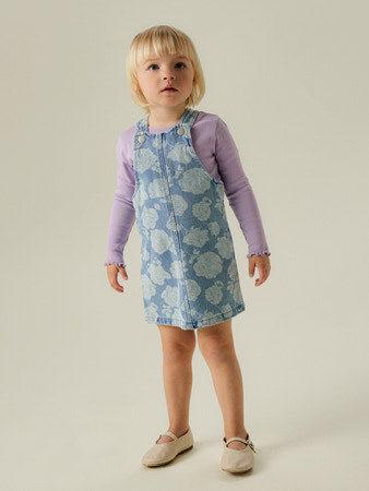 Pige med Name It Silla bib kjole light blue denim