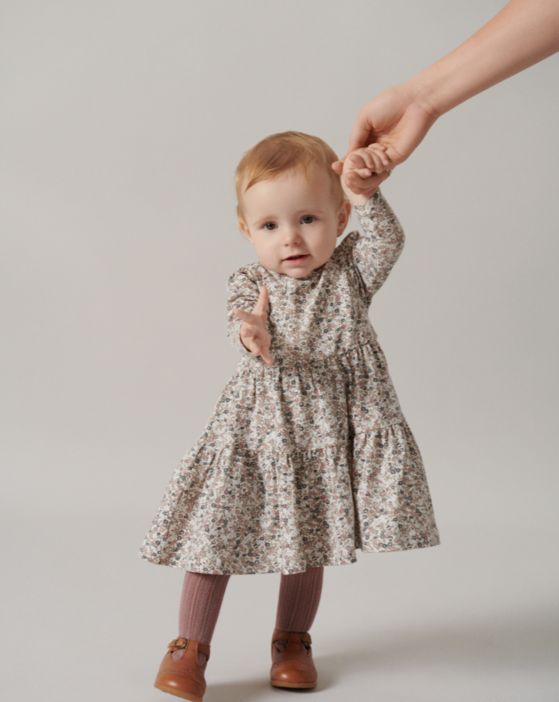Pige med MarMar Dolly kjole deep peony