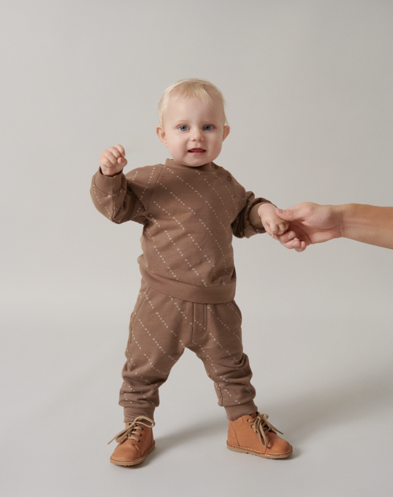 Dreng med MarMar Theos B sweatshirt MarMar stripes