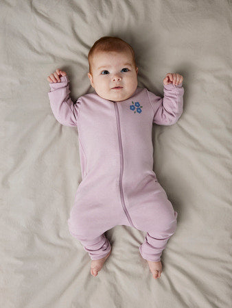 Baby pige med Name It 2-pak natdragt jet flower