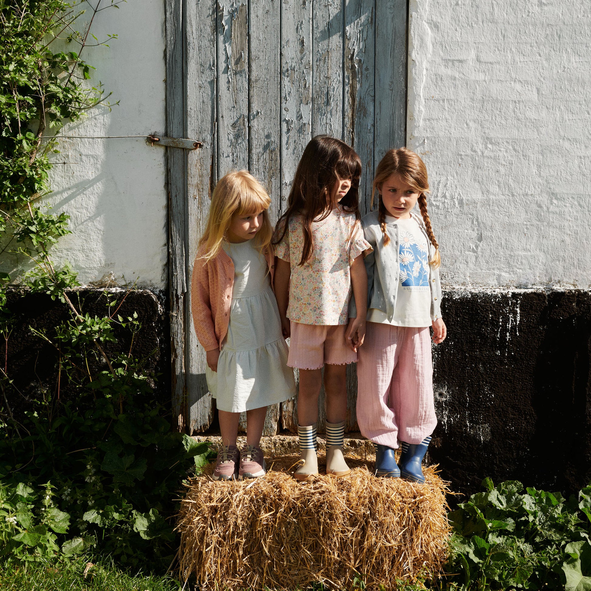 Pige med Wheat Ally t-shirt bright flowers