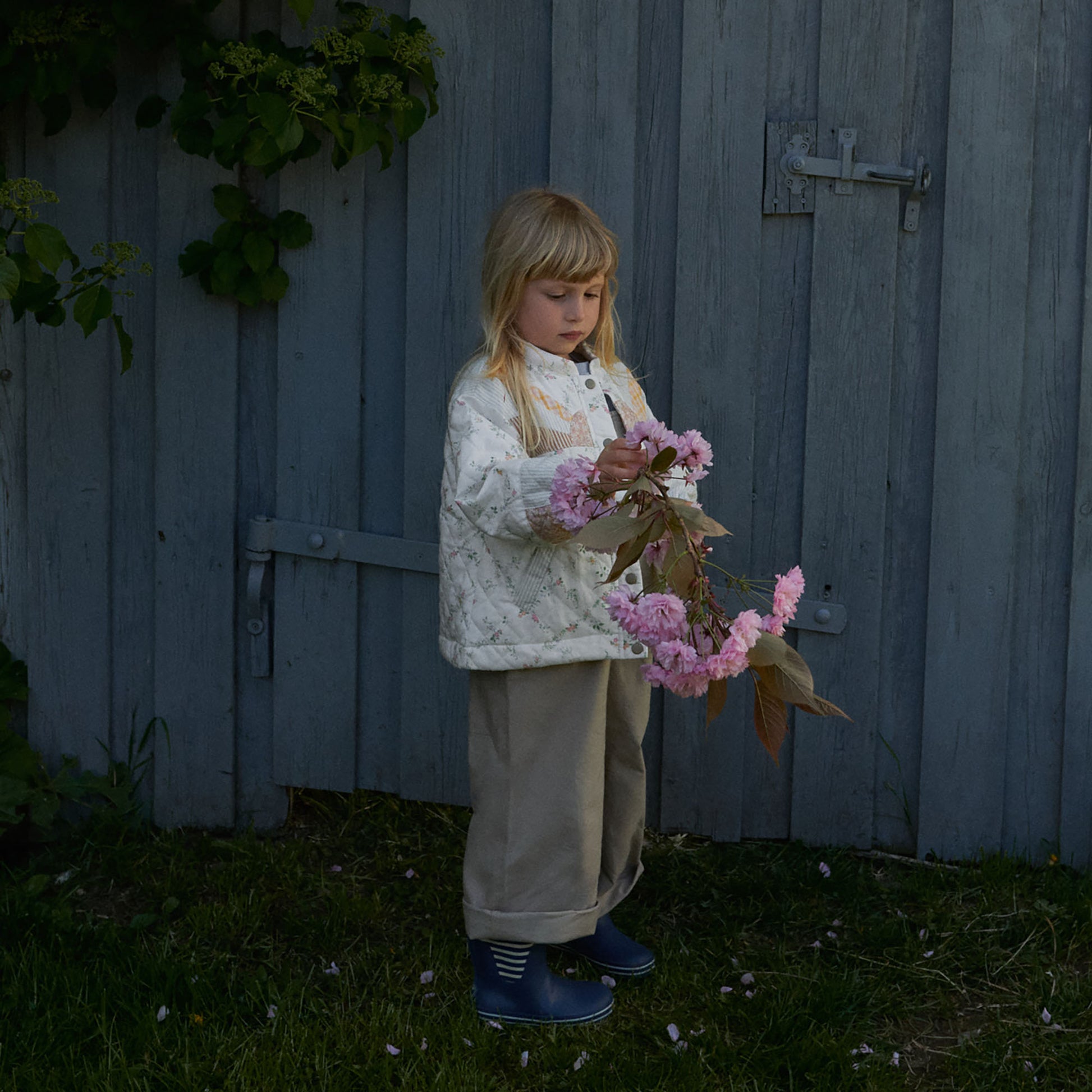Pige med Wheat Inga quiltet jakke ivory checked flowers