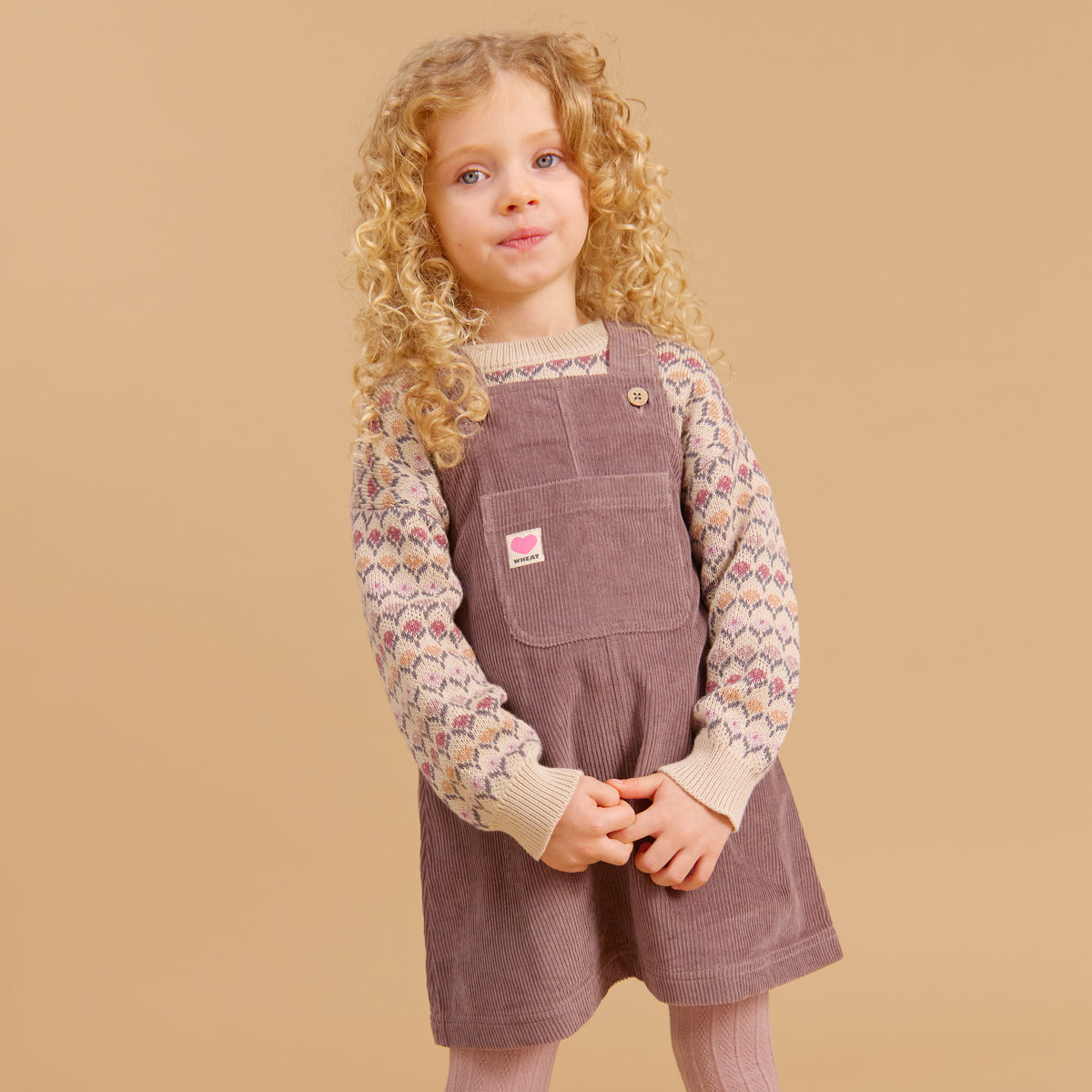 Pige med Wheat Caroline pinafore kjole plum truffle