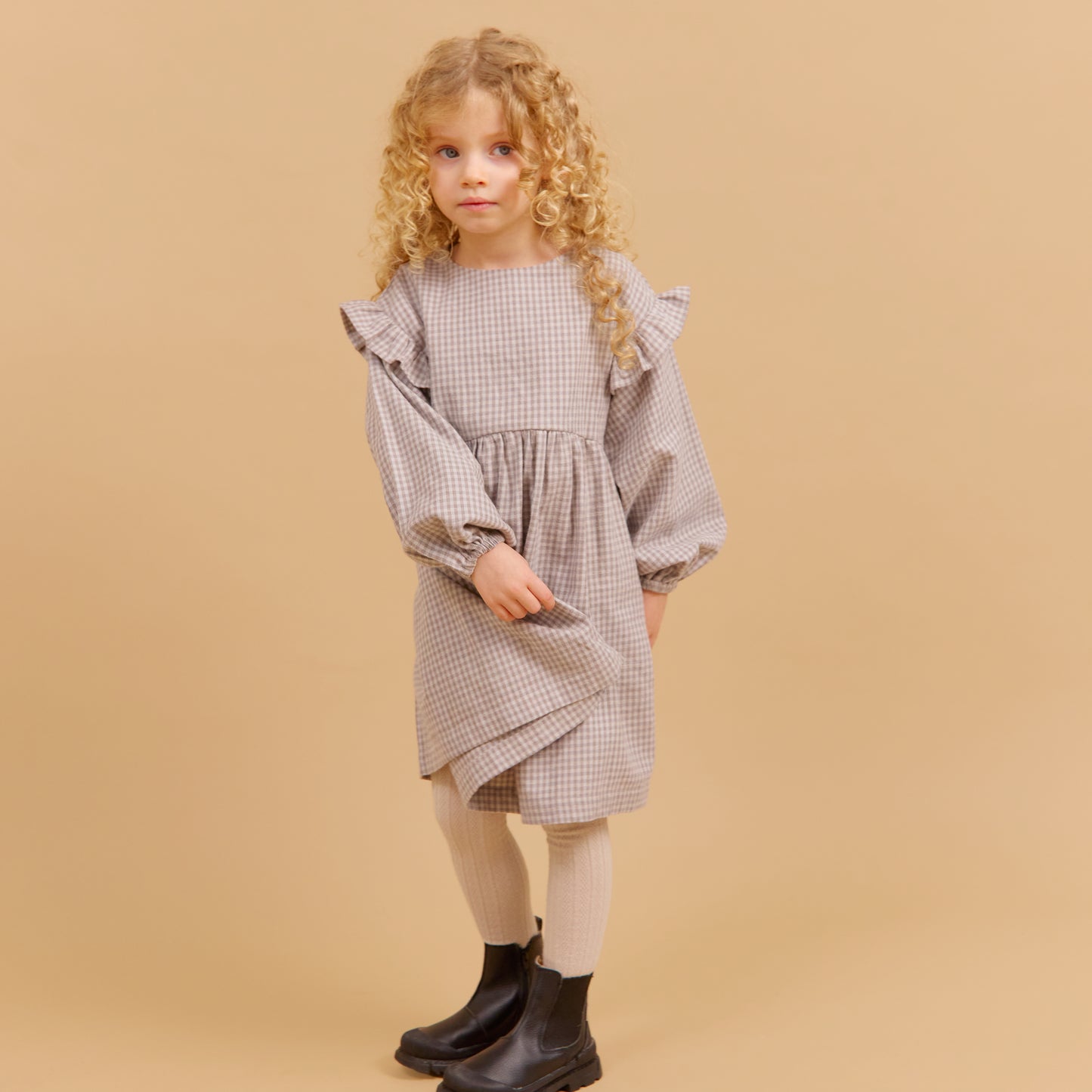 Pige med Wheat Gro kjole greybrown check