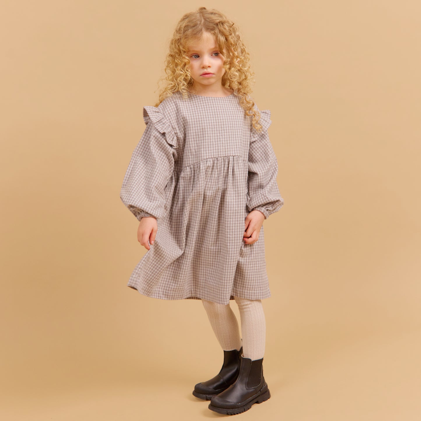 Pige med Wheat Gro kjole greybrown check