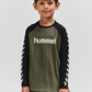 Dreng med Hummel Boys t-shirt LS dusty olive