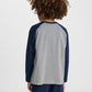 Dreng med Hummel JR Raglan loose t-shirt L/S bee dress blues