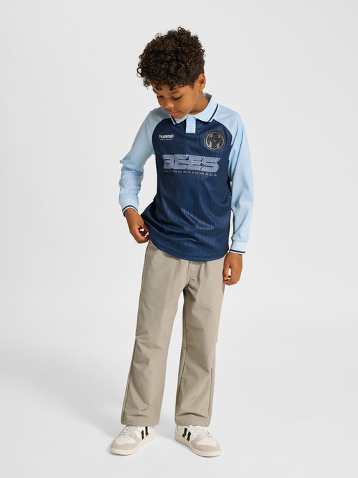 Dreng med Hummel JR loose stripe soccer jersey L/S bluse dress blues