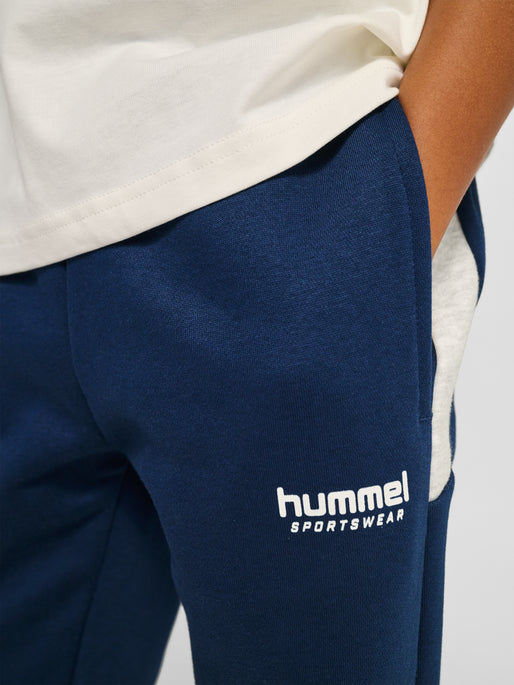 Dreng med Hummel JR loose blocked sweatpant dress blues