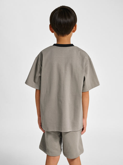 Dreng med Hummel Loose change t-shirt S/S rock ridge