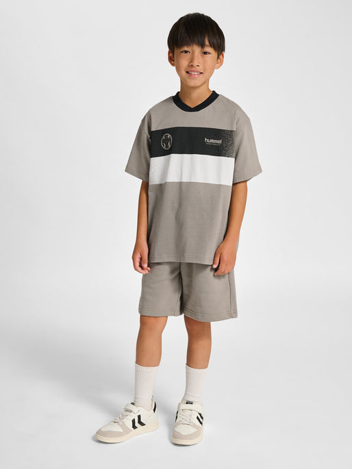 Dreng med Hummel Loose change t-shirt S/S rock ridge