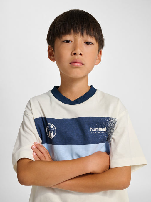 Dreng med Hummel Loose change t-shirt S/S blanc de blanc