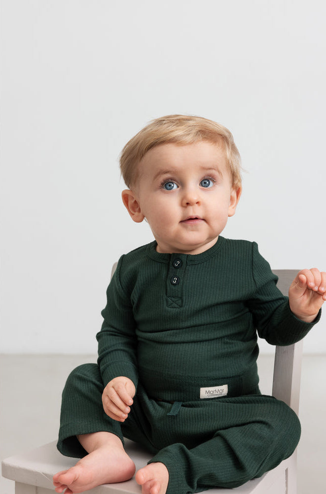 Dreng med MarMar Pico modal bukser dark leaf