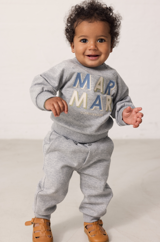 Dreng med MarMar Theos B sweatshirt blue logo