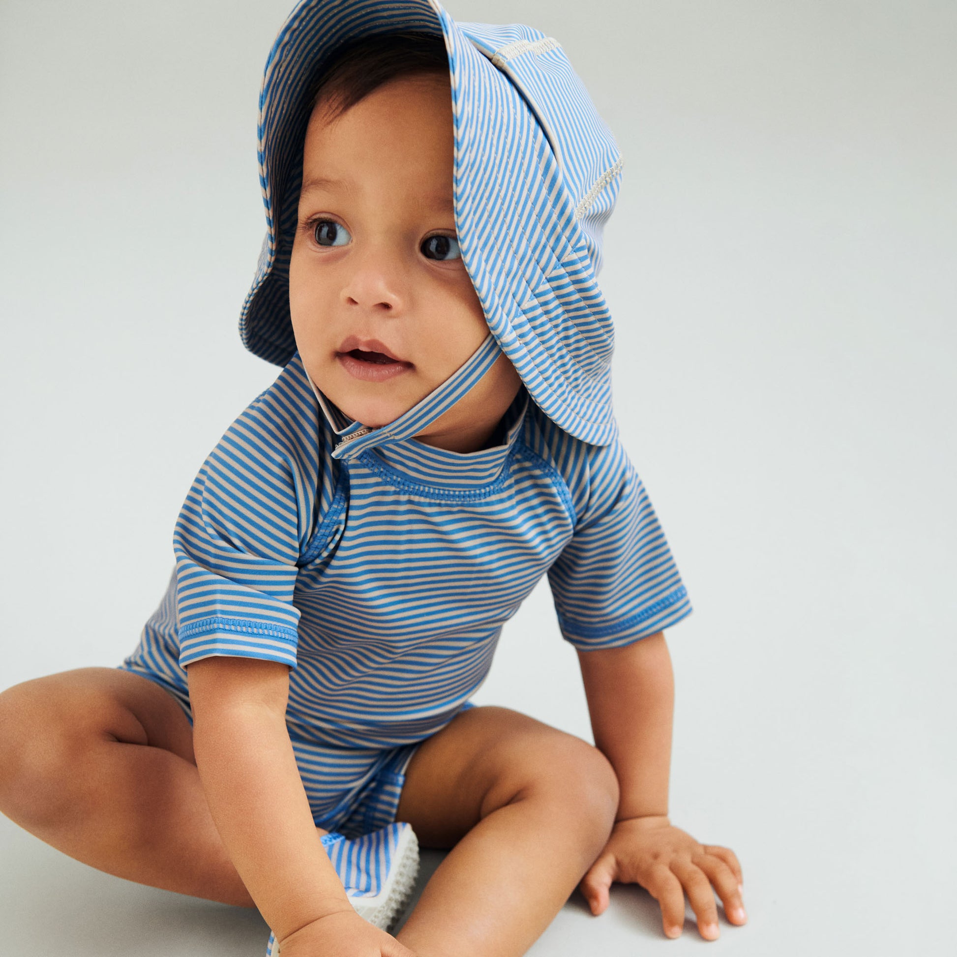 Baby dreng med Wheat Bora UV solhat blue swim stripe
