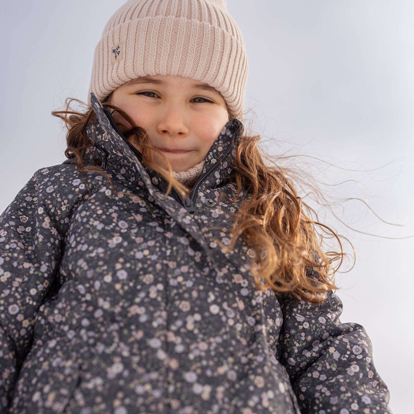 Pige med Wheat Tove teknisk jakke black sea open flowers