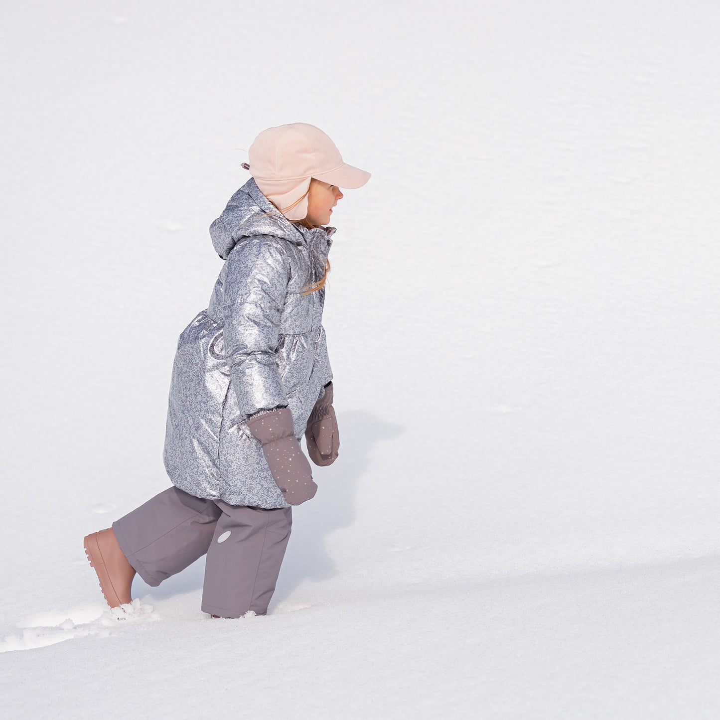 Pige med Wheat Stormy winter luffer purple stone stars