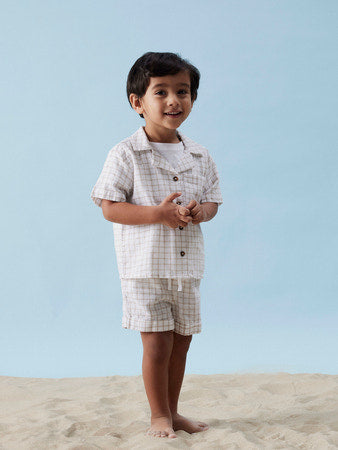 Dreng med Name It Halom shorts bright white