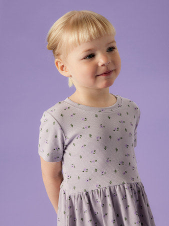 Pige med Name It Hofie SS kjole misty lilac