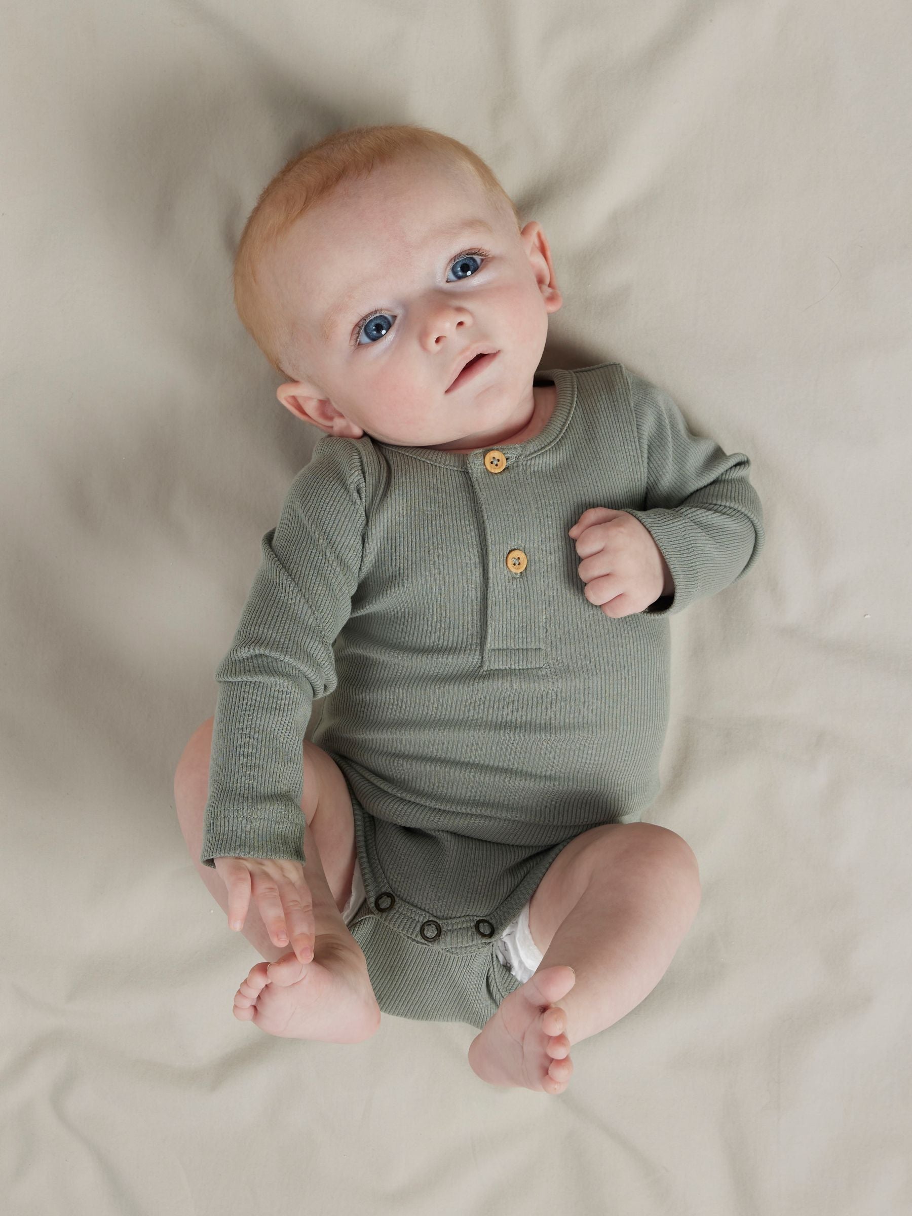 Baby dreng med Name It Kab body LS shadow