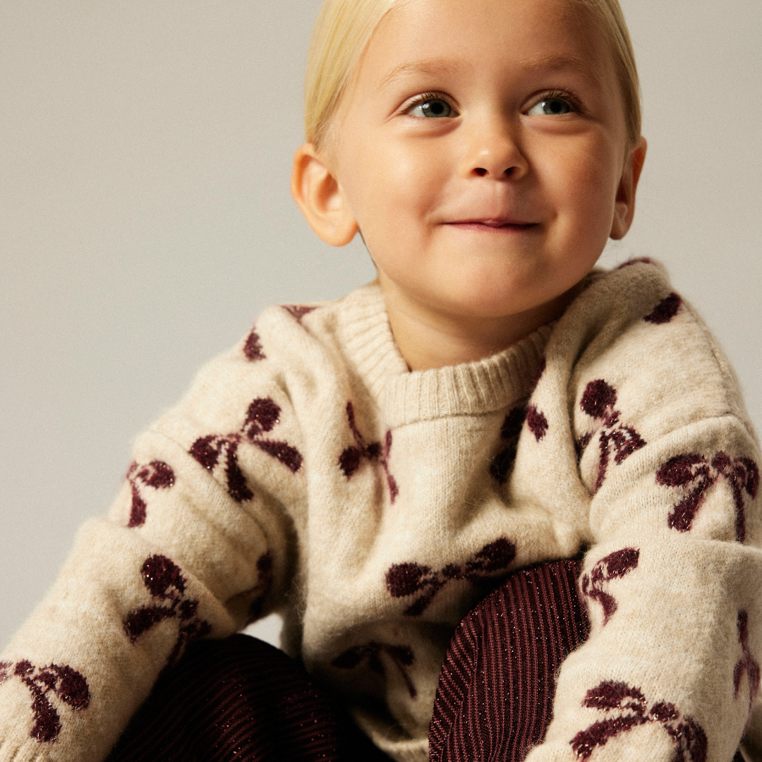 Pige med Name It Senya LS strik cement 